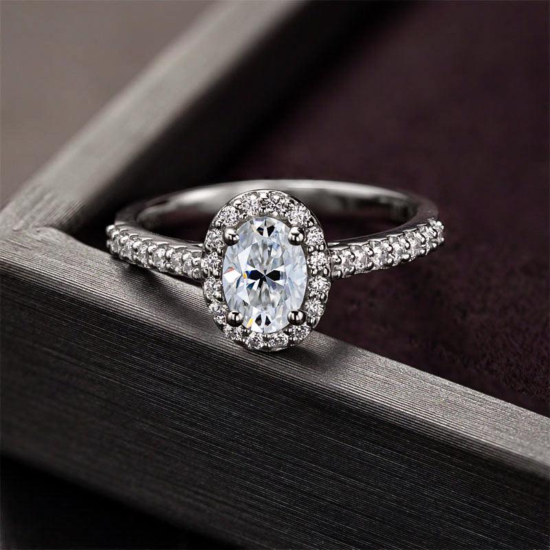 Bague Halo Moissanite à coupe ovale